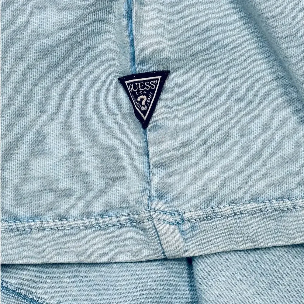 Guess Front Logo graphic print T-Shirt, blue Medium $49 - Picture 7 of 8